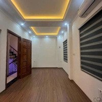 Cho Thuê Nhà Nguyên Căn Phố Ngọc Lâm 40M- 15 Triệuiệu - Ô Tô Đỗ Gần - Thang Máy - 3 Phòng Ngủ- Đủ Nội Thất