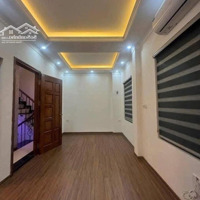 Cho Thuê Nhà Nguyên Căn Phố Ngọc Lâm 40M- 15 Triệuiệu - Ô Tô Đỗ Gần - Thang Máy - 3 Phòng Ngủ- Đủ Nội Thất