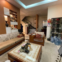 Bán Nhà Riêng Ô Chợ Dừa -Đống Đa -Oto Vào Nhà . 76M X6 Tầng -Mt 7,7M . Giá Bán 26,5 Tỷ