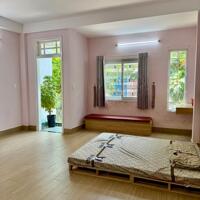 Cc cần bán gấp nhà 3 tầng MT KD VIP đường Dương Trí Trạch, TT Sơn Trà, giá chỉ nhỉnh hơn 8 tỷ.