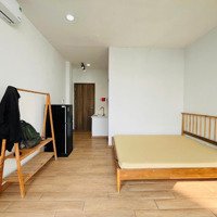 Phòng Balcony Siêu Xinh - Cửa Kính Lớn