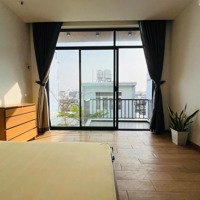 Phòng Balcony Siêu Xinh - Cửa Kính Lớn