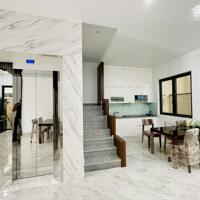 Cho thuê nguyên căn 5 phòng ngủ tại Vinhomes Marina
