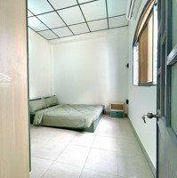 Nhà Nguyên Căn 2 Phòng Ngủbancol 1 Phòng Khách 1 Đầy Đủ Nội Thất Máy Lạnh, Máy Giặt,...
