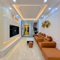 Nhà Đẹp, Mới Ngõ Ô Tô Yên Lạc, Hai Bà Trưng 41m, 5 tầng, mt 3.4m, giá 14.8 tỷ.