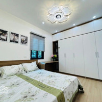 Gấp: Nhà 5 Tầng Trung Tâm Bạch Mai, 5 Ngủ, Ngõ Nông, Gần Trường, Chợ, Bệnh Viện