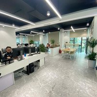 Bql Cần Cho Thuê 160M2 Tại Mặt Phố Mễ Trì Giá 30 Tr/Th Full Dịch Vụ. Bàn Giao Ngay