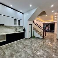 Bán Nhà Ngõ 1160 Đường Láng, Đống Đa, Hà Nội. Diện Tích 52M2. Giá Bán 14,2 Tỷ Vnđ