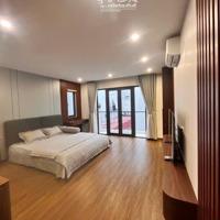 Nhà Đẹp Hót Nhất Ngọc Thuỵ. Lô Góc. Thang Máy Nhập Khẩu Hiện Đại. Vị Trí Vàng Trong Phố Ngọc Thụy