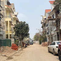 Nhà Mặt Đường Hoàng Quốc Việt Đối Diện Là Công Viên Lớn Kinh Doanh Ngày Đêm
