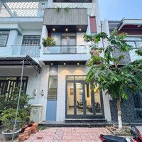 Bán Nhà Sổ Riêng Hoàn Công - Ngay Ngã Tư Hòa Lân - Giá Cả Phải Chăng