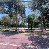 Cặp Võ Văn Kiệt đối diện công Viên - Phú Thuỷ - TP Phan Thiết - Diện tích 200m2 Hướng Nam giá 18.5 tỷ