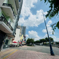 Bán Nhà Sát Mặt Tiền Khu Bến Vân Đồn Cạnh Quận 1
