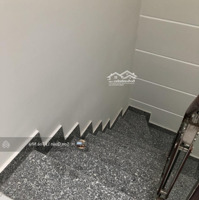 Nhà Đường Cách Mạng Tháng 8,Diện Tích4X15M Trệt 2 Lầu, Có Sẵn Máy Lạnh. Nhà Mới Sạch Sẽ