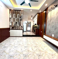 Nhà Lô Góc 2 Thoáng Phố Giảng Võ, Ngõ Thông Gần Phố, Cách Ô Tô 39M,Diện Tích37M2 * 5 Tầng