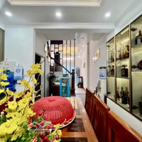 Bán Nhà Quận Long Biên 40M2-Hơn 6 Tỷ-Dân Xây-Ô Tô-Full Nội Thất-Pháp Lý Chuẩn-Sổ Vuông