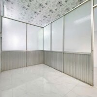 Nhà lầu rộng 3 phòng ngủ, gần siêu thị Vincom Hùng Vương