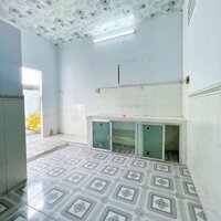Nhà lầu rộng 3 phòng ngủ, gần siêu thị Vincom Hùng Vương