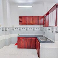 Nhà lầu trục chính hẻm 11 Nguyễn Văn Linh, gần Bệnh viện đa khoa Trung Ương