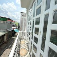 Nhà lầu trục chính hẻm 11 Nguyễn Văn Linh, gần Bệnh viện đa khoa Trung Ương