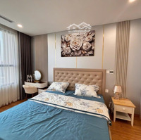Cực Rẻ! Chính Chủ Bán Gấp Căn 70M2, 2 Phòng Ngủ Chung Cư Resco, Cổ Nhuế Giá Bán 4 Tỷ, Full Nt. Liên Hệ: 0968989239