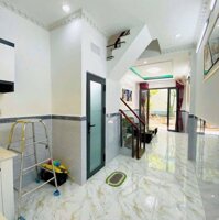 Bán nhà đẹp mới hoàn thiện- TT Nhà Bè - DT: 3,2m x 8,5m - Giá: 2Ty490