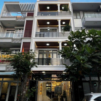 Mặt Tiền Đường Số 2 Khu Công Ích Phạm Hữu Lầu Q7 .
Dt 5X16 Trệt 3 Lầu Sân Thượng 6 Pn