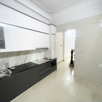 Bán Nhà Ngọc Lâm 40M2, 3 Tầng, Ô Tô Đỗ Cổng, 1 Bước Ra Phố- Giá Bán 4,9 Tỷ.