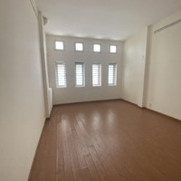 Cho Thuê Nhà Riêng 70Mx 3 Tầng Tại Phố Vũ Hữu, Ô Tô Đỗ Cửa, Giá Ưu Đãi Chỉ 15 Triệu/Tháng