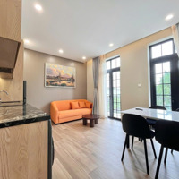 Cho Thuê Căn Hộ Studio / 1 Phòng Ngủcó Chỗ Đậu Ô Tô - Diện Tích Thoáng Ban Công Hướng Mát Tại Trung Tâm Q2