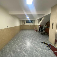 Cần Cho Thuê Văn Phòng Tại 218 Phạm Văn Đồng, Có Tháng Máy, Đi Lại Thuận Tiện