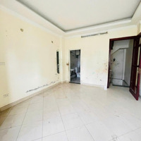 Giải Phóng.phương Liệt.dân Xây.ngõ Thông.gần Phố.sổ Đỏ Vuông
- Diện Tích: . 30M2/35M2/5 Tầng. Chào 7.5 Tỷ