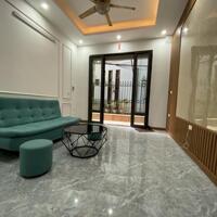 Bán nhà đẹp, 5 tầng mới, Lĩnh Nam, Hoàng Mai, hơn 5 tỷ