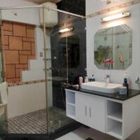 Bán nhà 82m2, HXT, 5 tầng, 6PN, 8WC, đường Hồ Văn Huê, P9.