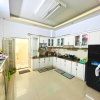 HOT HOT! NHÀ 3 LẦU ST MẶT TIỀN ĐƯỜNG 10M HUỲNH TẤN PHÁT Q7.