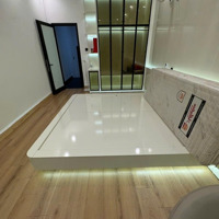 Tin Khẩn Bà Con Sẵn Sàng Nhà 40M, 5 Tầng Ô Tô Đỗ Cửa Giá Bán 8 Tỷ.