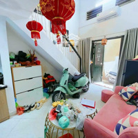 Thông Phong, Đống Đa.diện Tích19/25M2 X 4 Tầng,Mặt Tiền3,4M, Giá Bán 5,1 Tỷ. Vài Bước Ra Mặt Phố.