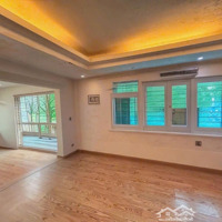 Chính Chủ Cần Bán Nhà Ngọc Lâm View Hồ 2 Mặt Thoáng