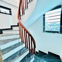 Chỉ 7.8 Tỷ Có Nhà Hoàng Quốc Việt - Lô Góc - Nhà Mới - Thang Máy Chạy Vèo Vèo