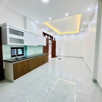 Chỉ 7.8 Tỷ Có Nhà Hoàng Quốc Việt - Lô Góc - Nhà Mới - Thang Máy Chạy Vèo Vèo