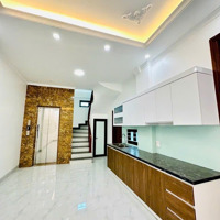 Chỉ 7.8 Tỷ Có Nhà Hoàng Quốc Việt - Lô Góc - Nhà Mới - Thang Máy Chạy Vèo Vèo