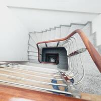 Bán nhà Đội Cấn 10m ra phố dân xây nhà đẹp ở luôn , có ô chờ thang máy 46m 5 tầng giá 9.3 tỷ