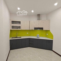 Ngõ Nông - Gần Phố - Gần Ô Tô - 20 M Ra Phố Chính - Full Nội Thất - Mới Đẹp - Đội Cấn - Ba Đình
