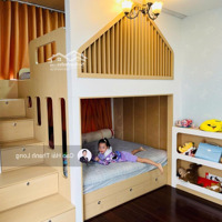 Chính Chủ Bán Gấp Căn Góc Toà R2 Royal City. 3 Ngủ, 3 Vệ Sinh 2 Ban Công, 1 Slot Ô Tô. Liên Hệ: 0375 122 388