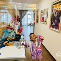 Chính Chủ Bán Gấp Căn Góc Toà R2 Royal City. 3 Ngủ, 3 Vệ Sinh 2 Ban Công, 1 Slot Ô Tô. Liên Hệ: 0375 122 388
