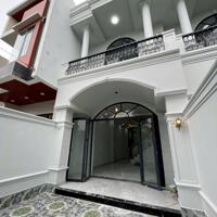Chủ ngộp nên bán gấp nhà Tân Cổ Điển cách ngã 3 đèn vàng 900m. Chỉ 600tr NHẬN NHÀ DỌN VÀO Ở NGAY.