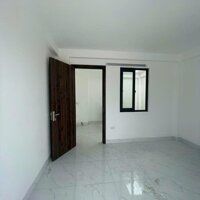 Cần bán nhà mới Nguyễn Văn Cừ, có sân để xe, nhà thoáng, tiện ích đa dạng.