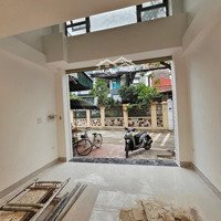 Mặt Phố Chợ Thạch Bàn, Kinh Doanh Sầm Uất