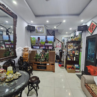 Thái Thịnh+ Diện Tích: 30M2 +Mt:3,7M2 + 5 Tầng + 3 Phòng Ngủ + 4 Phòng Tắm + Giá Chào: 8,4 Tỷ Vnd.