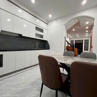 Bán nhà phố Giáp Bát, Hoàng Mai 40m, 4 tầng. Giá: 8.9 tỷ. LH: 0937158386